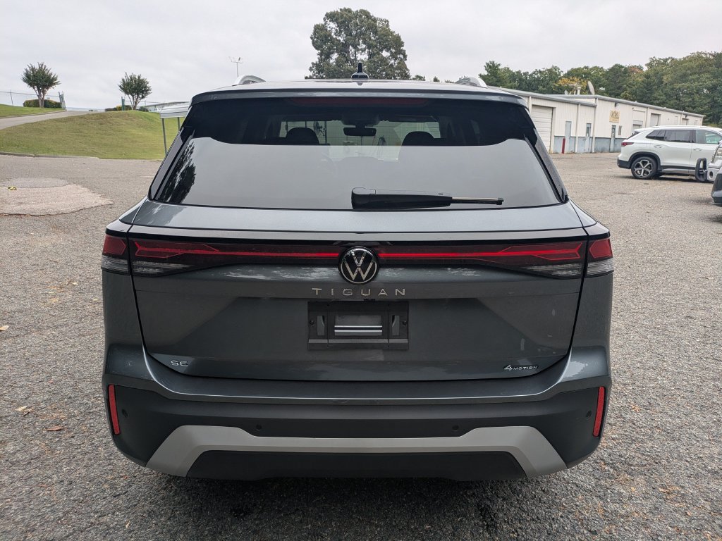 Certified 2025 Volkswagen Tiguan SE AWD/4WD image 5