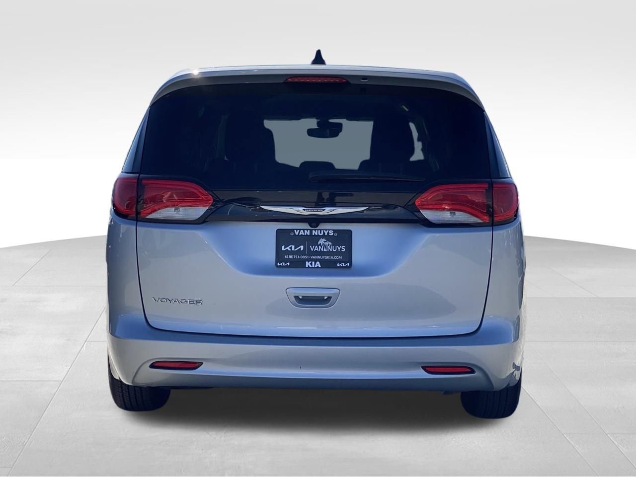 Used 2024 Chrysler Voyager LX FWD image 5