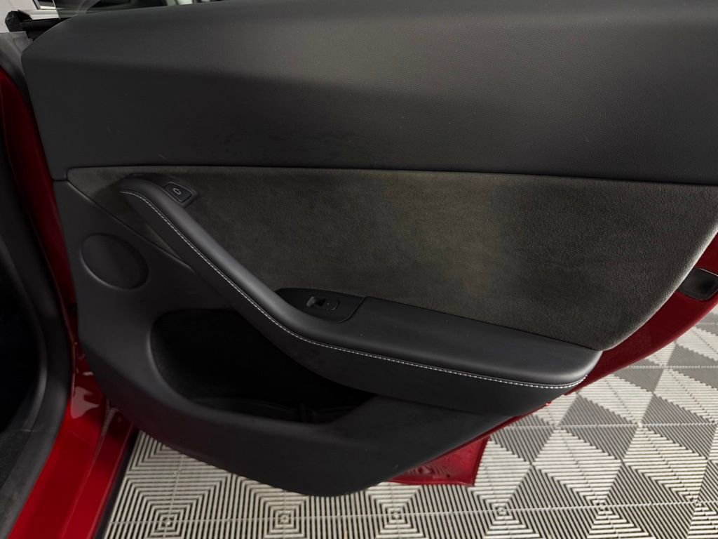 Used 2024 Tesla Model Y Long Range image 31