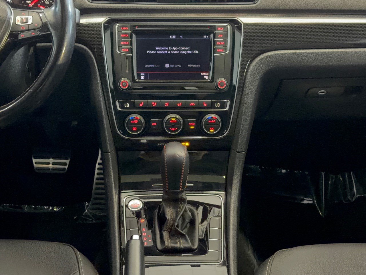 Used 2018 Volkswagen Passat 3.6 FWD image 22