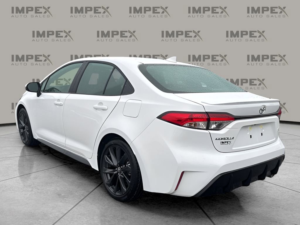 Used 2026 Toyota Corolla SE FWD image 3