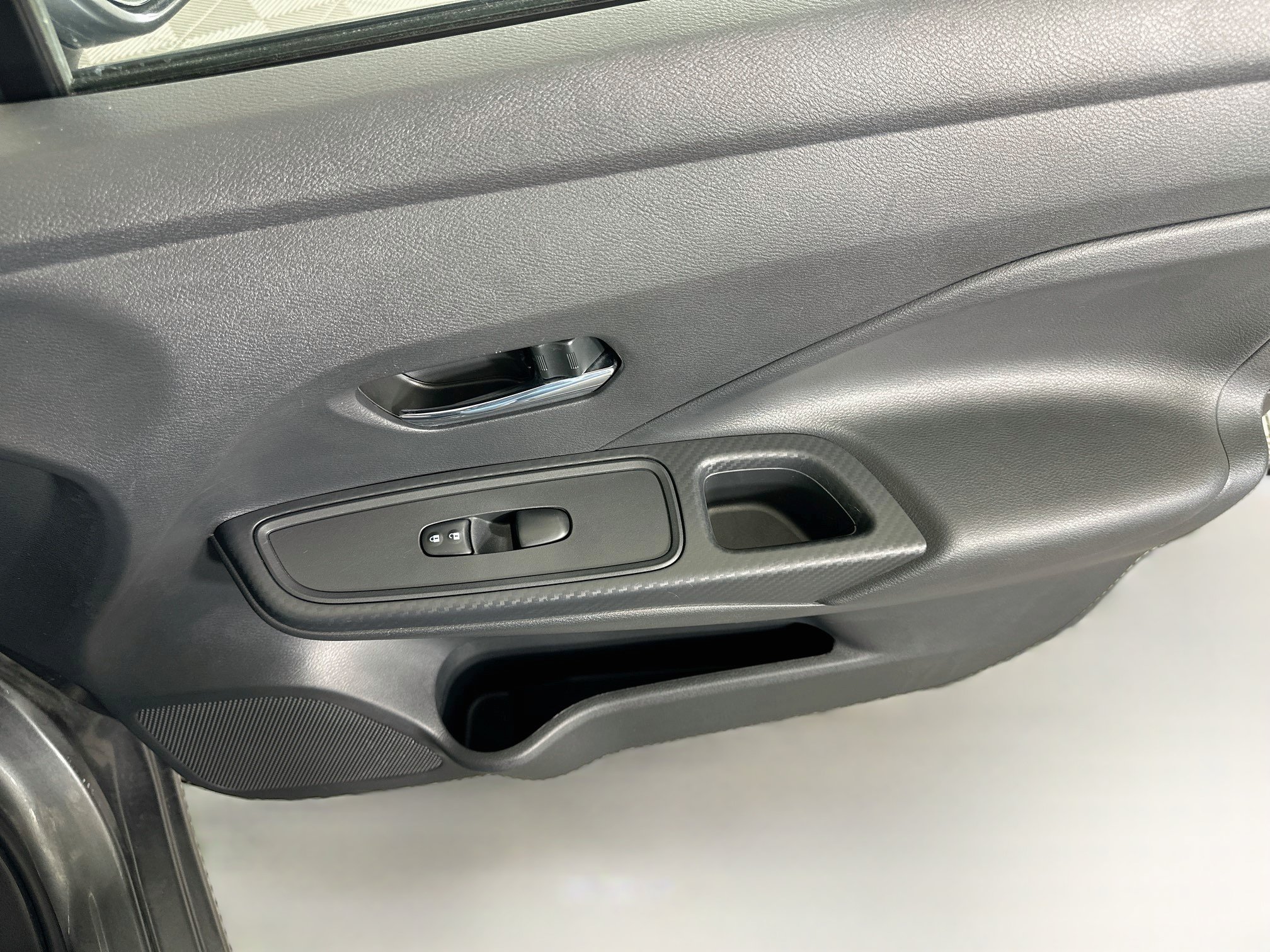 Used 2024 Nissan Versa SV FWD image 30