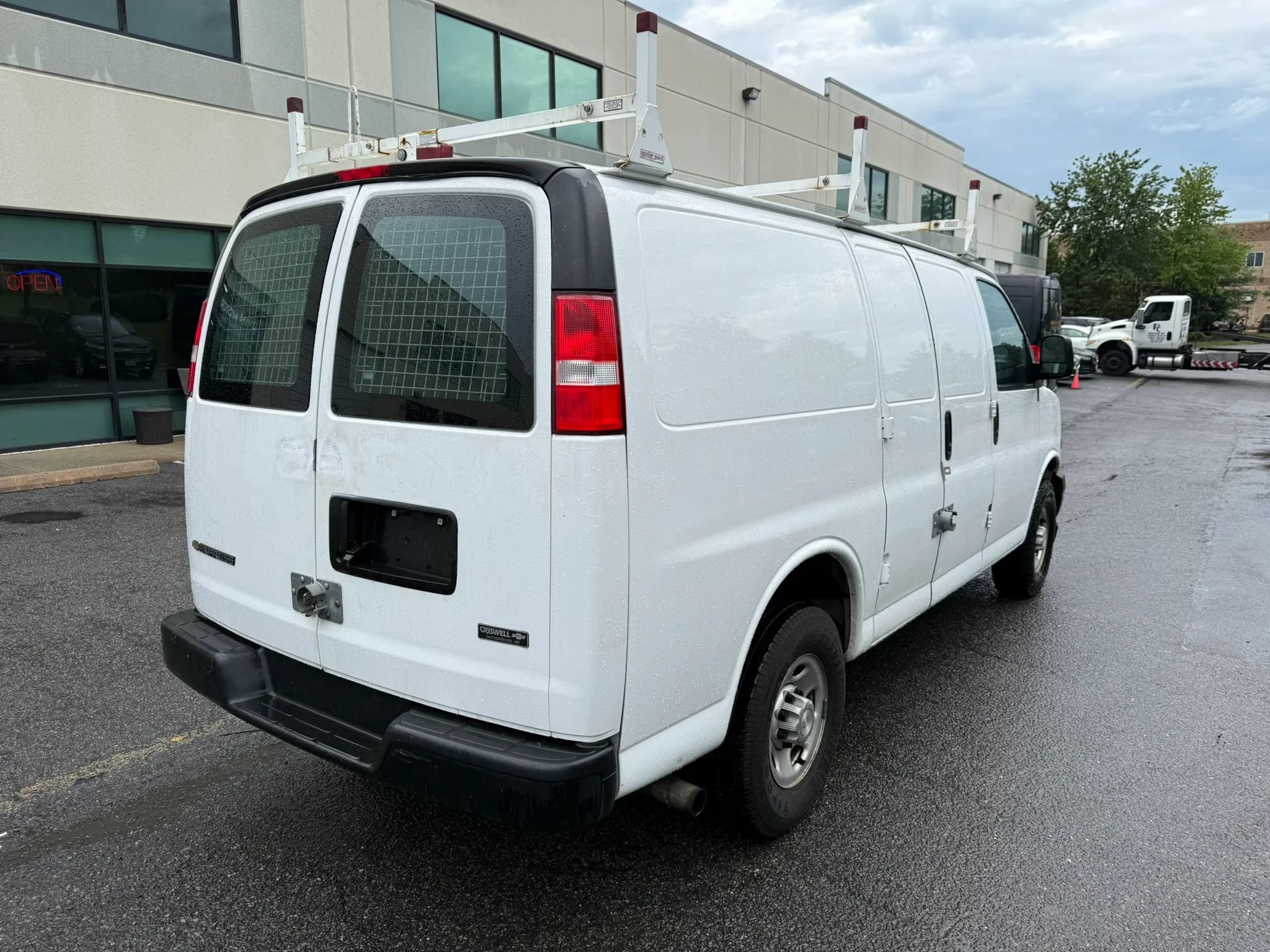 Used 2021 Chevrolet Express 2500 w/ Driver Convenience Package RWD image 4