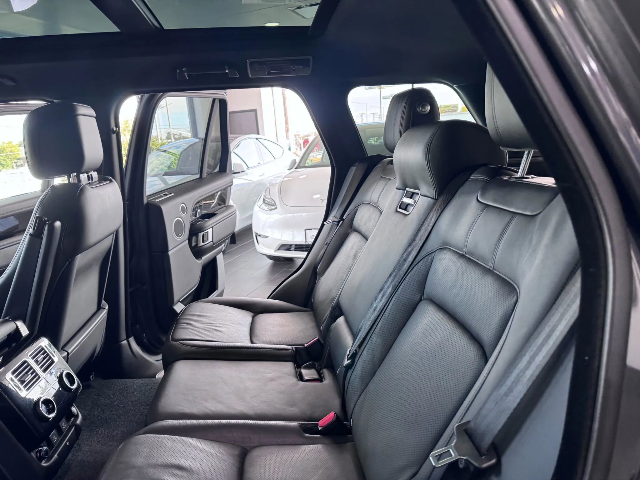 Used 2021 Land Rover Range Rover P525 Westminster Edition AWD/4WD image 20