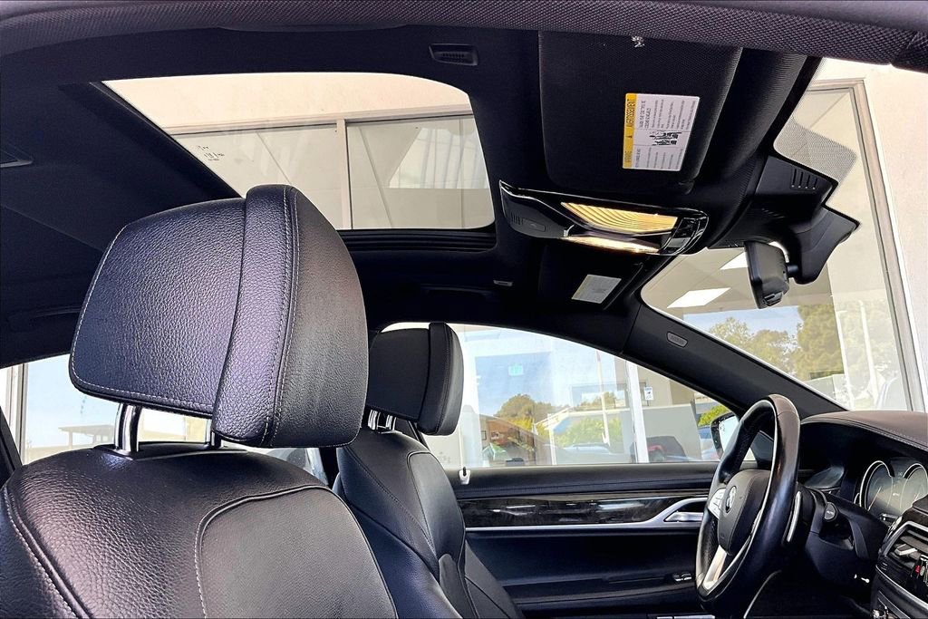 Used 2017 BMW 740e xDrive AWD/4WD image 27