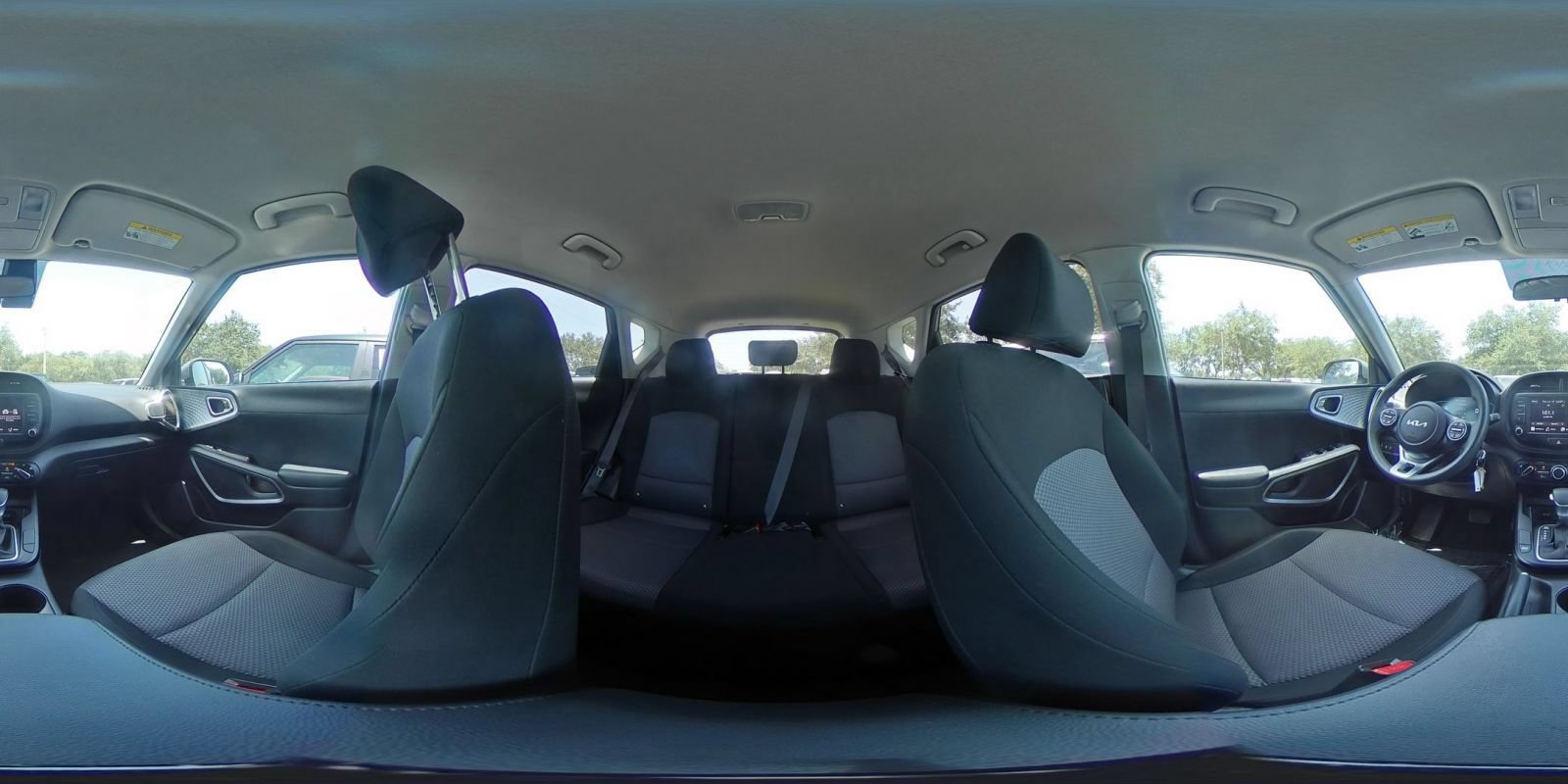 Used 2025 Kia Soul LX w/ LX Technology Package FWD image 39