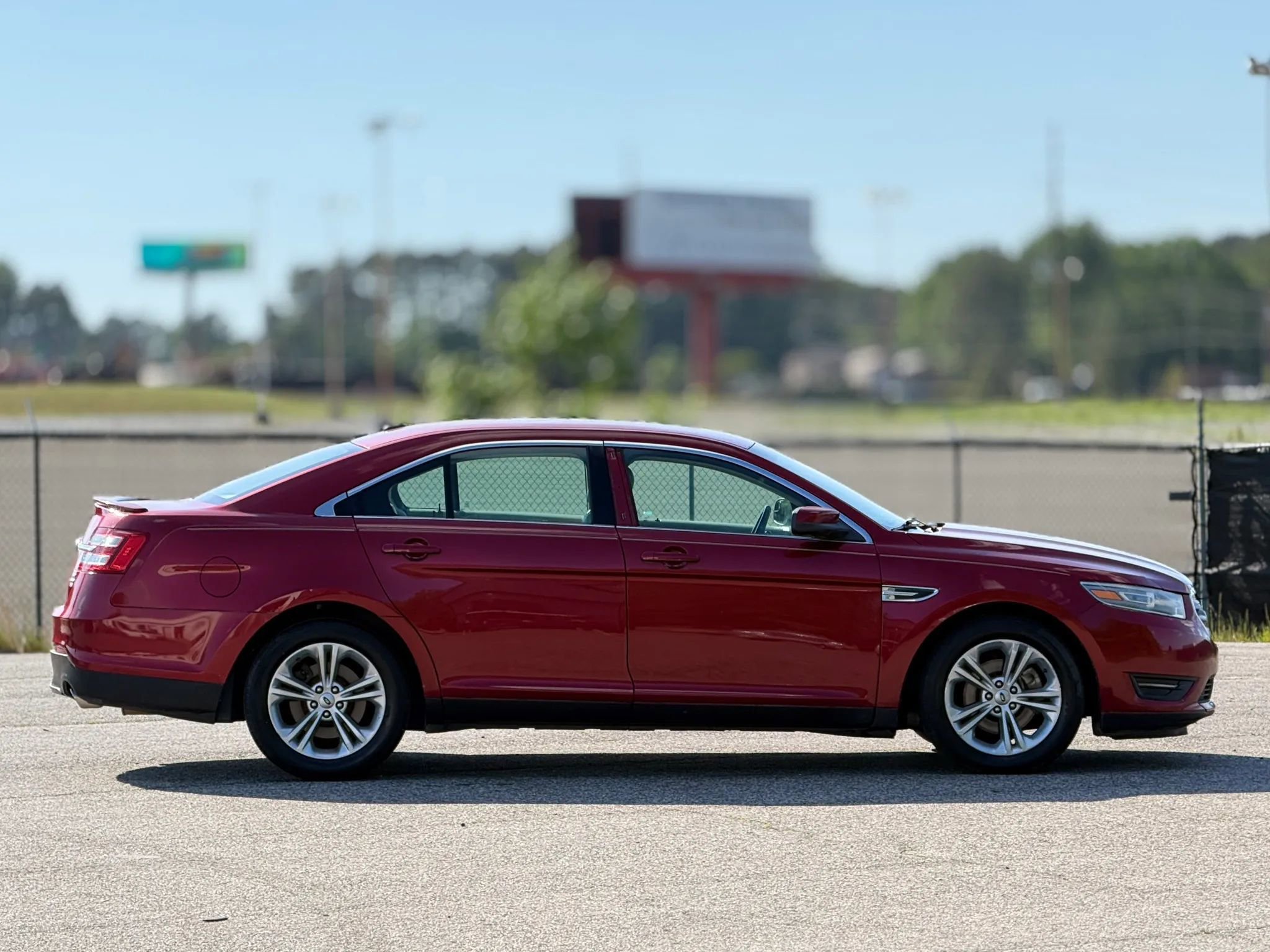 Used 2013 Ford Taurus SEL image 7