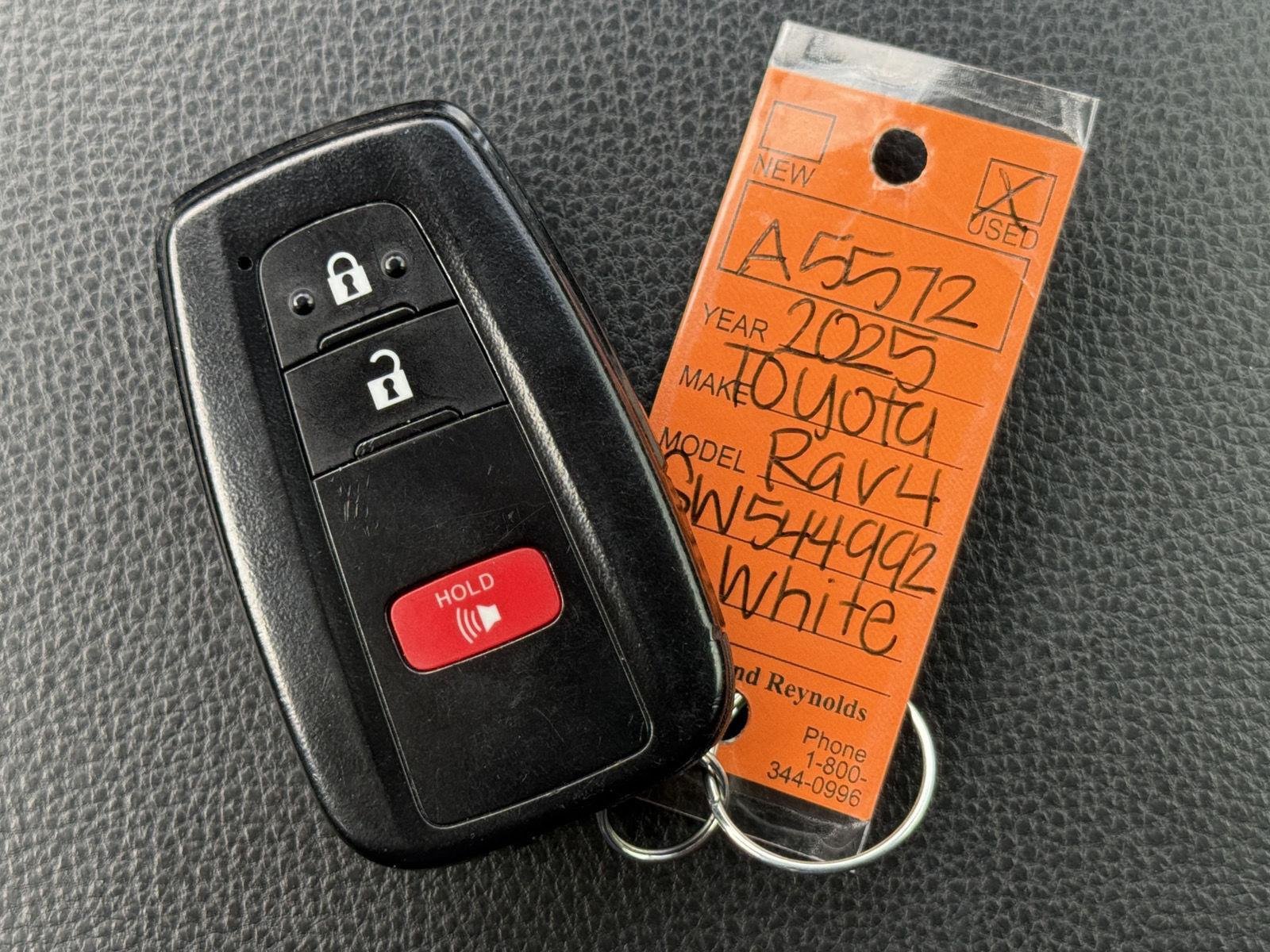 Used 2025 Toyota RAV4 XLE AWD/4WD image 41