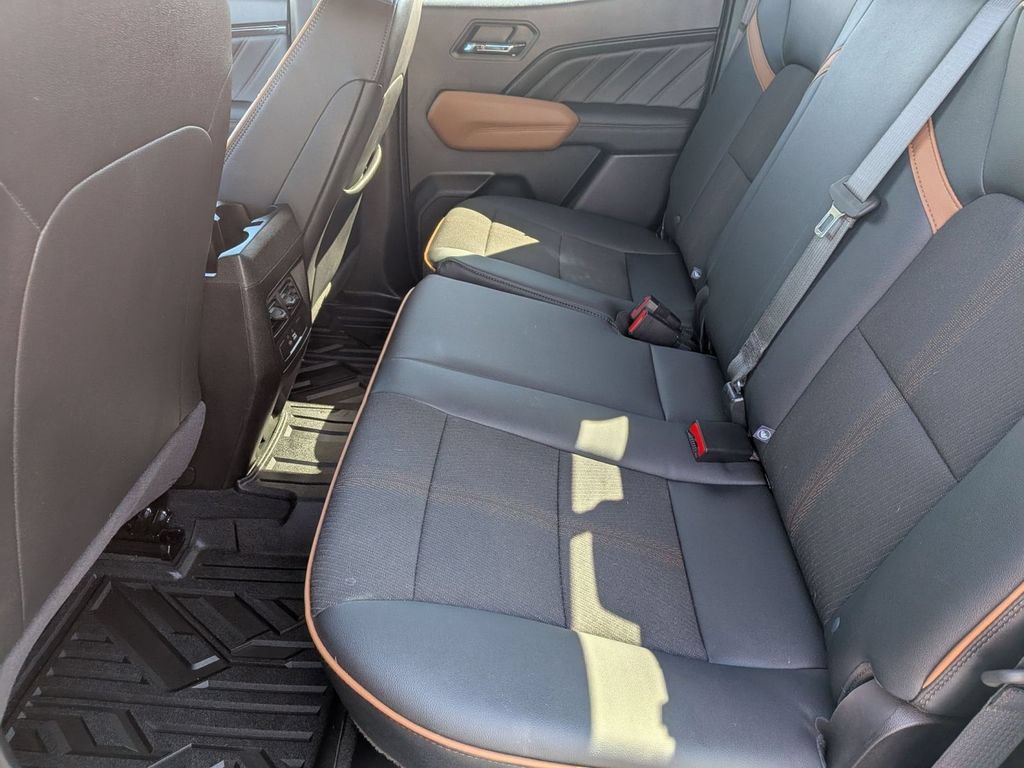Used 2025 GMC Canyon AT4 AWD/4WD image 32