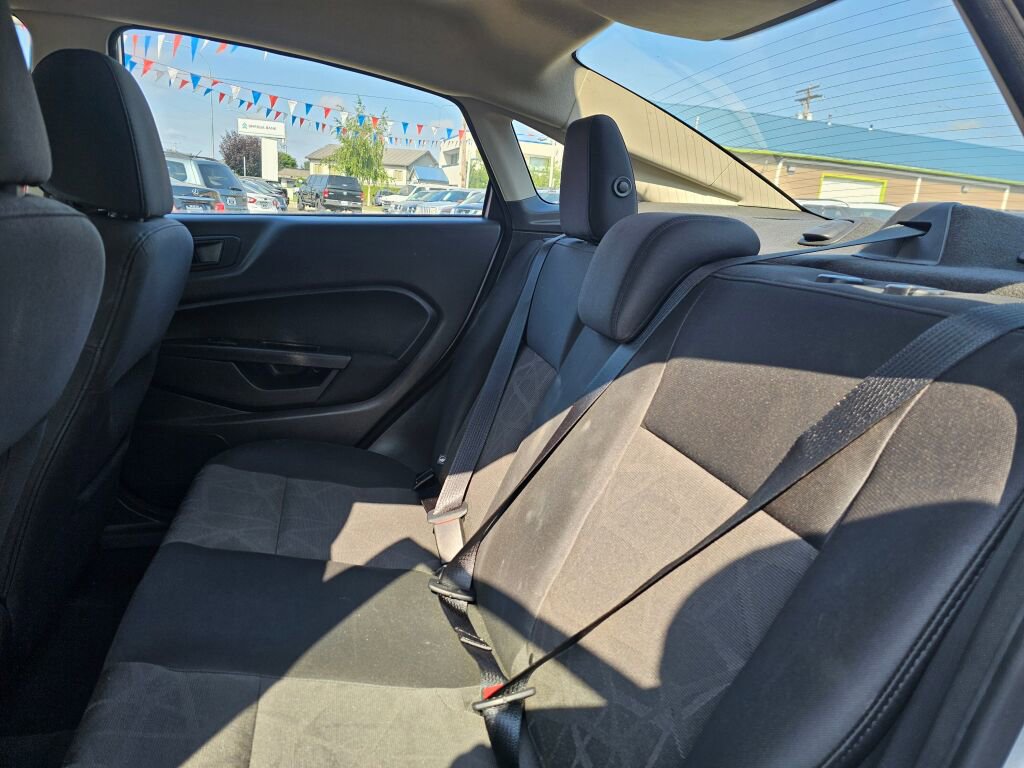 Used 2013 Ford Fiesta SE image 21