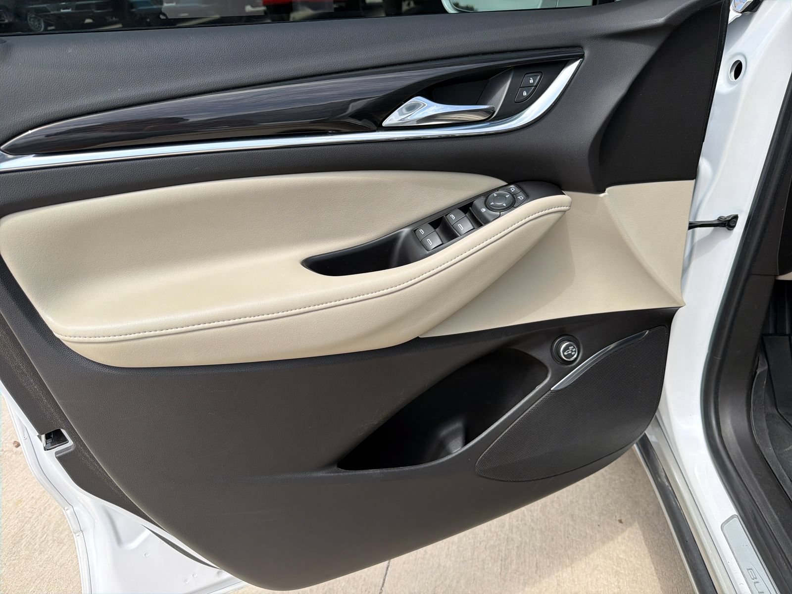 Used 2018 Buick Enclave Essence w/ Trailering Package FWD image 15
