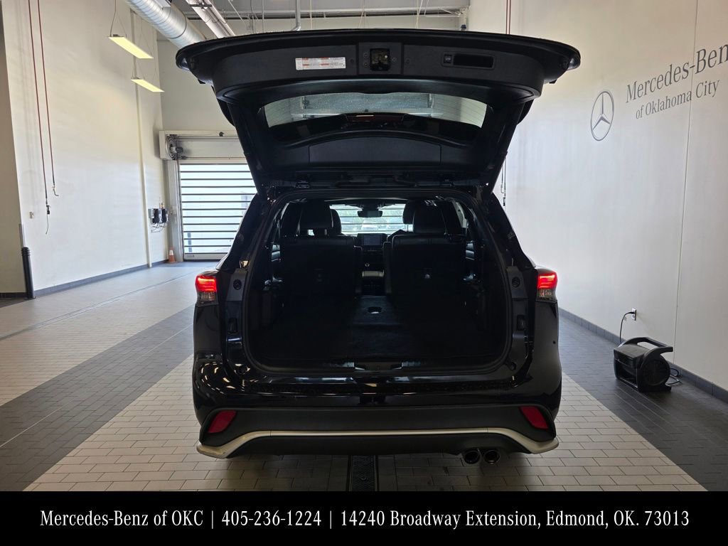 Used 2022 Toyota Highlander XSE FWD image 7