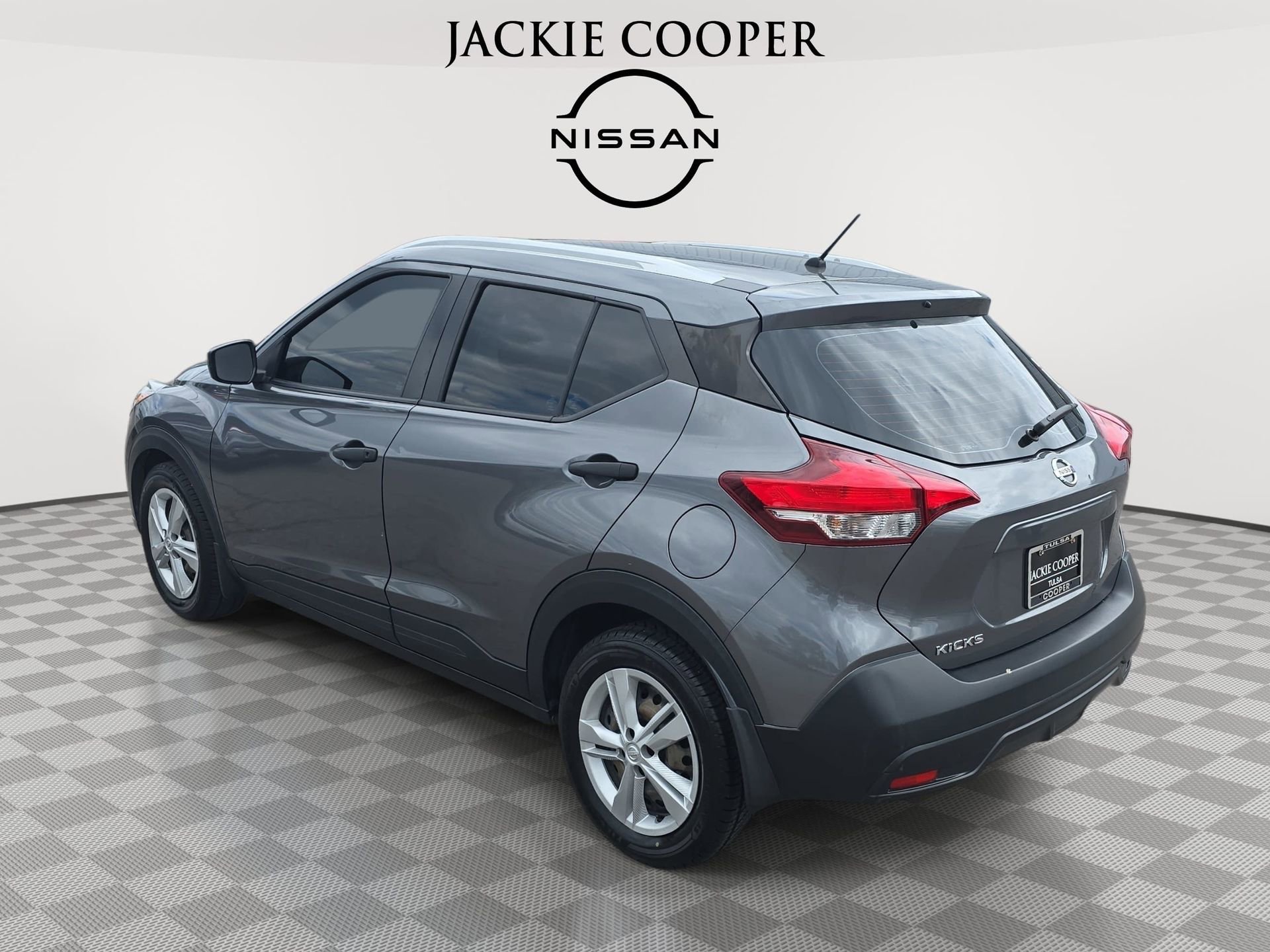 Used 2018 Nissan Kicks S FWD image 7