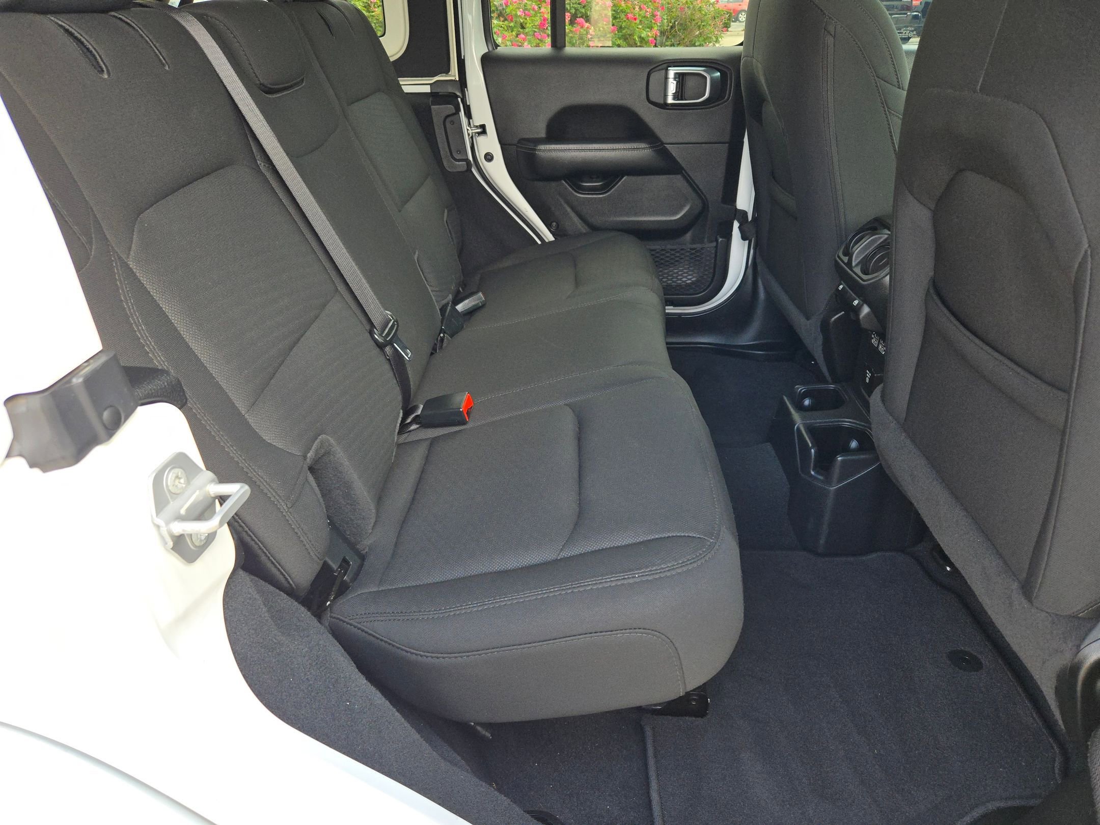 Used 2022 Jeep Wrangler Unlimited Sahara w/ Cold Weather Group image 26