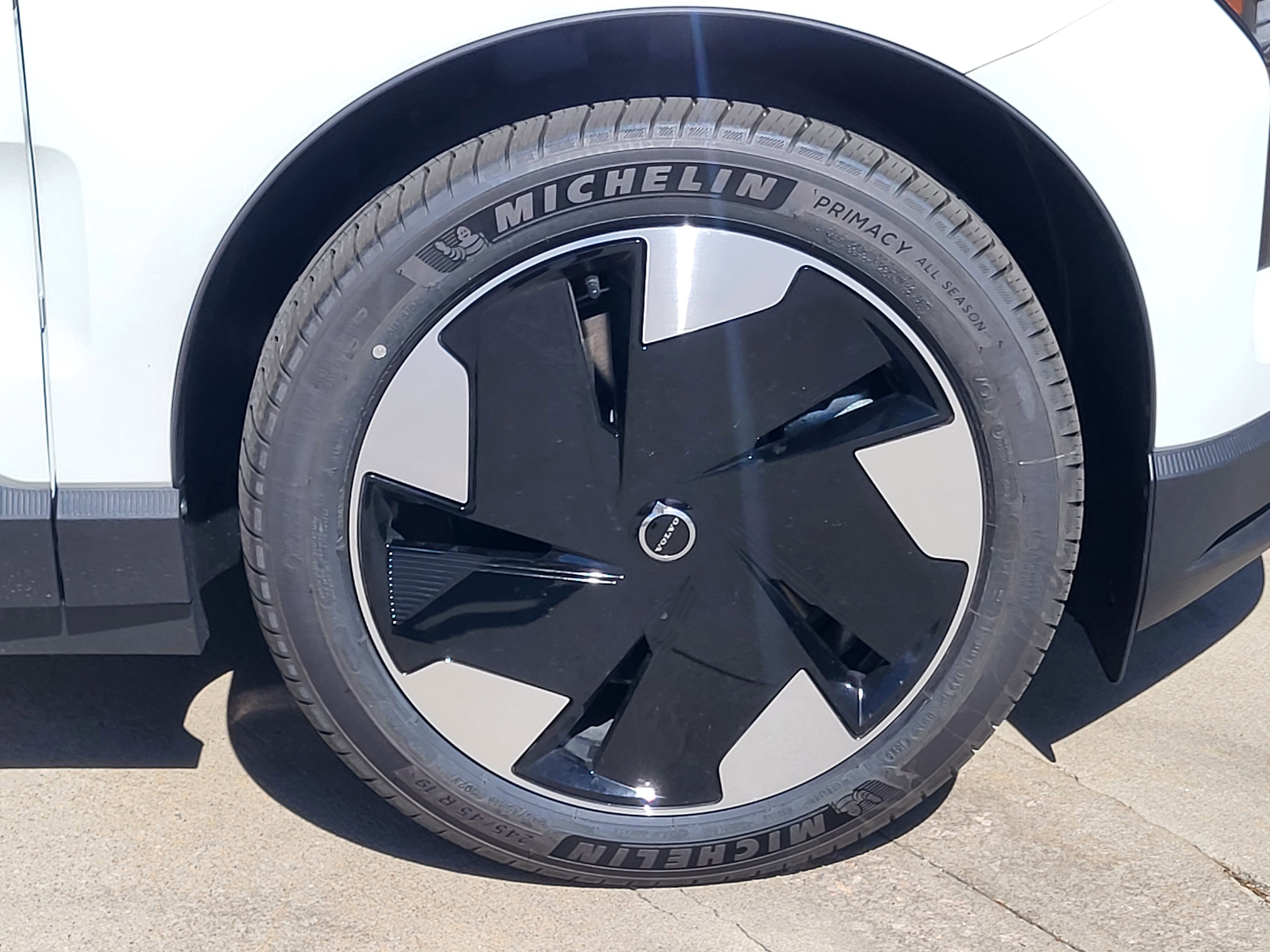 New 2025 Volvo EX30 Plus w/ Protection Package Premier image 7