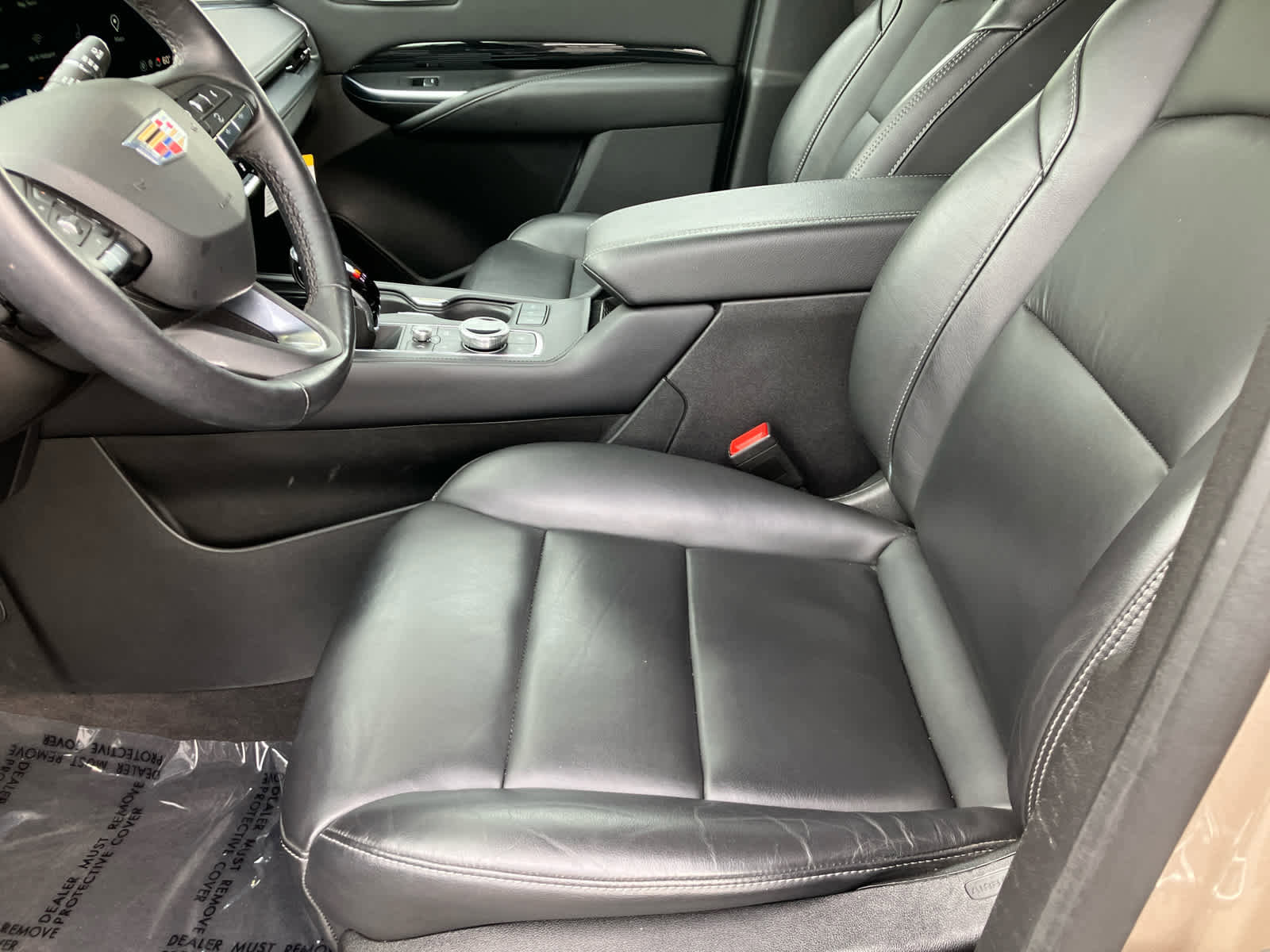 Used 2024 Cadillac XT4 Luxury w/ Cold Weather Package AWD/4WD image 8