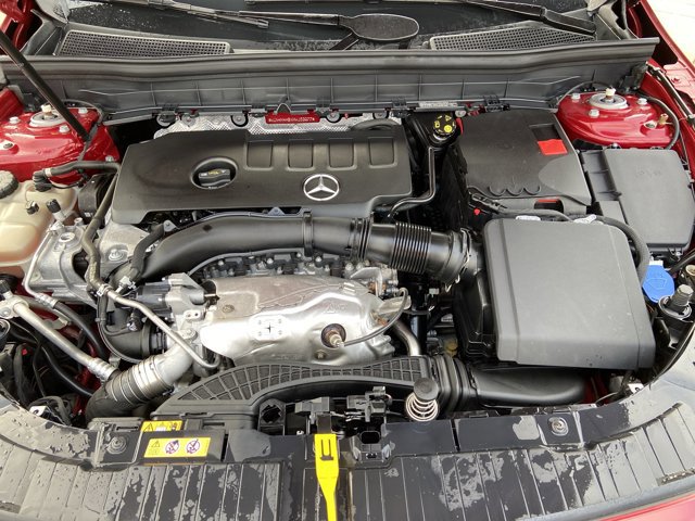 Used 2021 Mercedes-Benz GLB 250 4MATIC image 26
