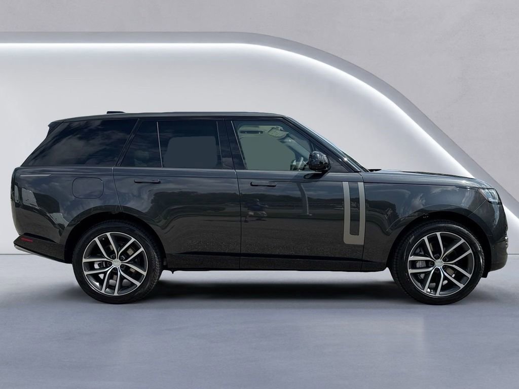 New 2025 Land Rover Range Rover SE image 3