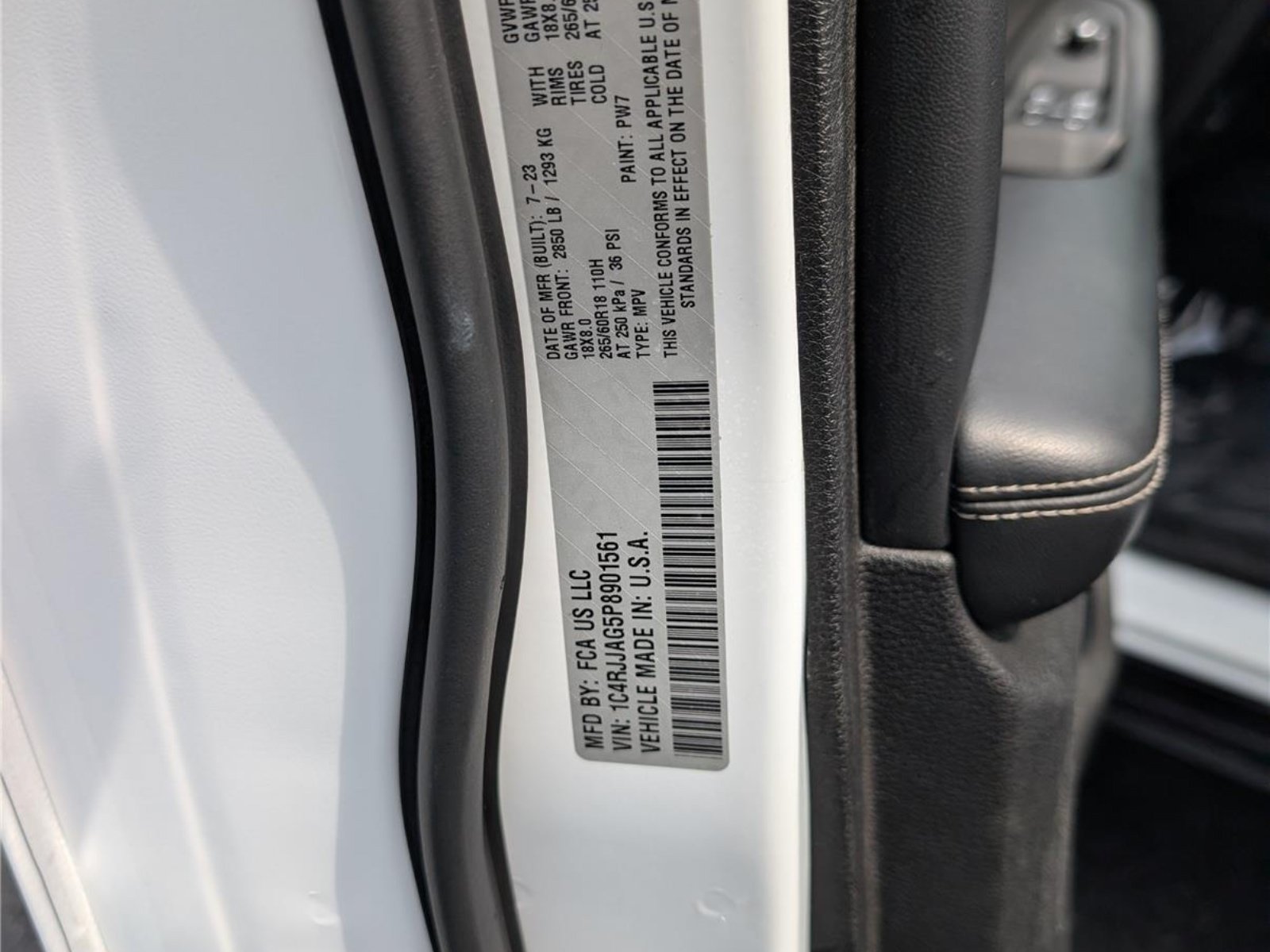 Used 2023 Jeep Grand Cherokee L Laredo RWD image 16