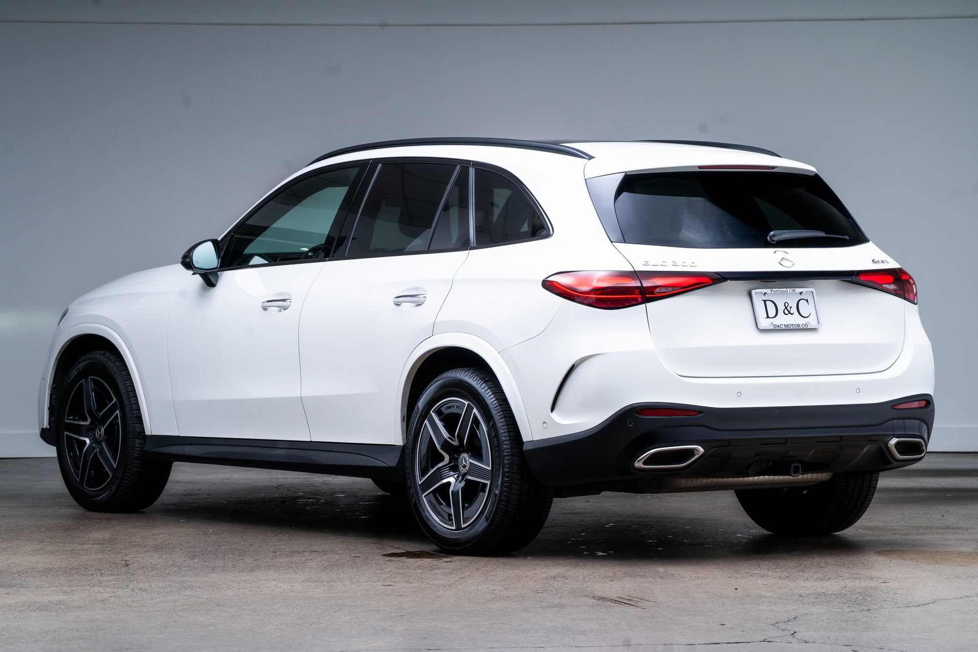 Used 2023 Mercedes-Benz GLC 300 4MATIC w/ AMG Line image 5