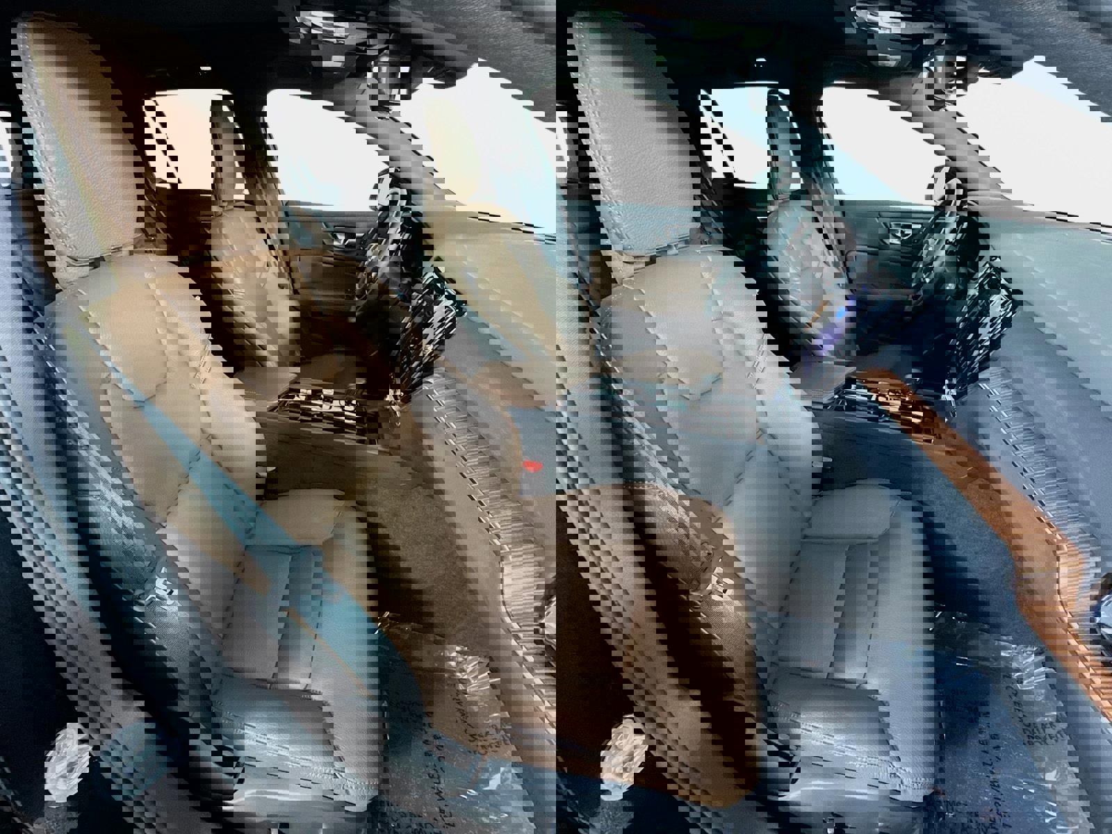 Used 2025 Volvo V60 B5 Cross Country Plus image 30