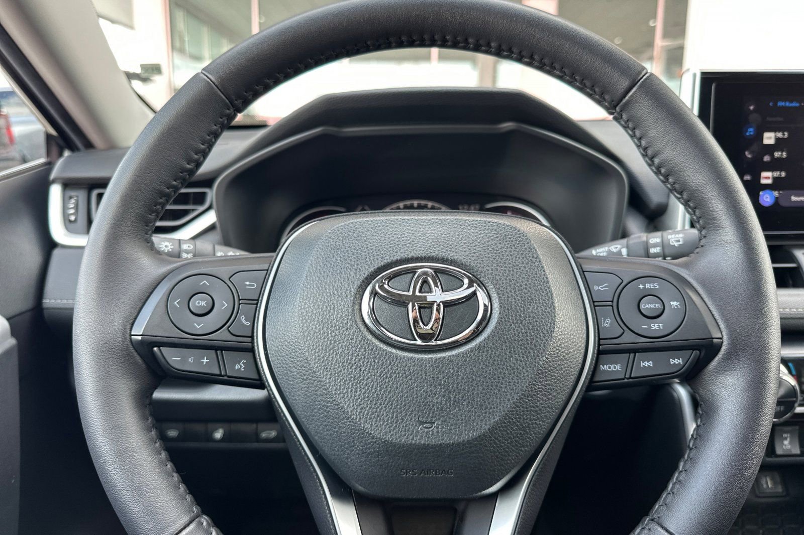 Used 2023 Toyota RAV4 XLE Premium image 31