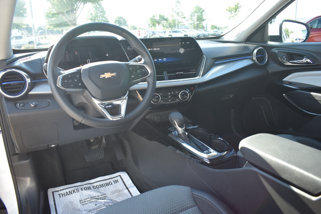 Used 2025 Chevrolet Trax LT w/ LT Convenience Package FWD image 18