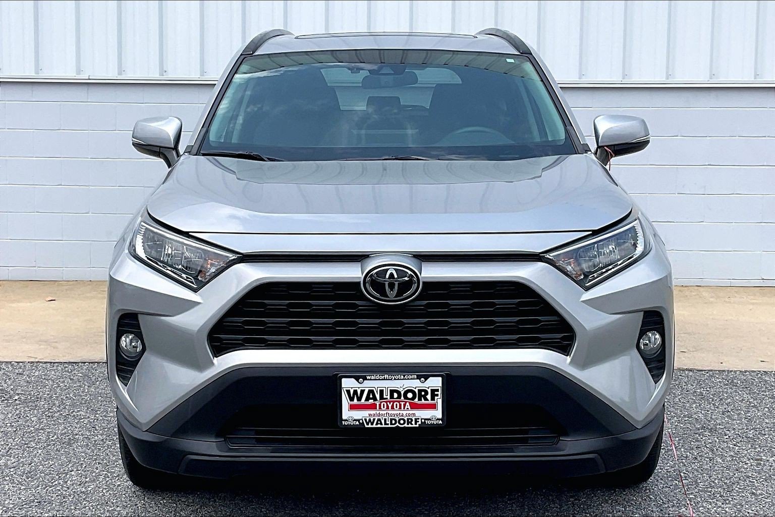 Used 2020 Toyota RAV4 XLE w/ Convenience Package AWD/4WD image 3