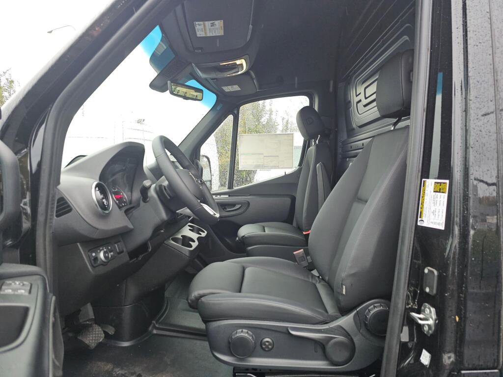 New 2025 Mercedes-Benz Sprinter 2500 image 18
