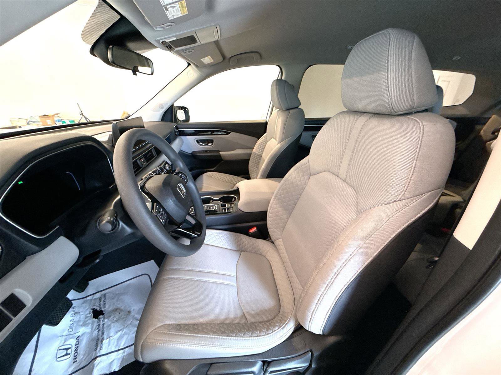 Certified 2023 Honda Pilot LX image 13