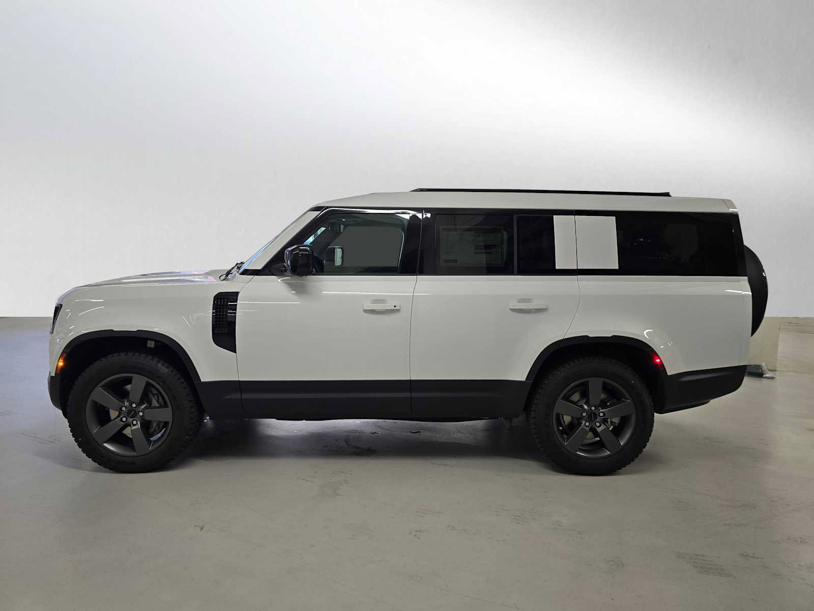 New 2026 Land Rover Defender 130 S AWD/4WD image 2