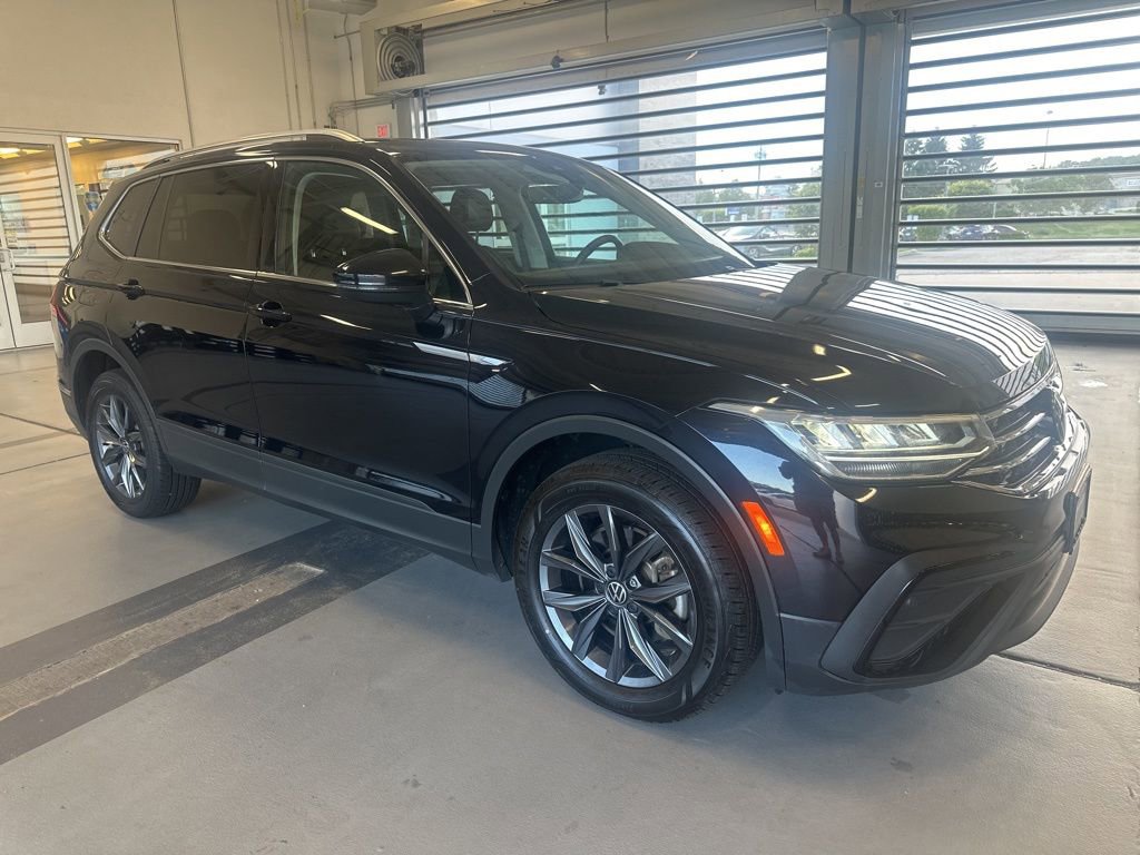 Used 2022 Volkswagen Tiguan SE w/ Panoramic Sunroof Package