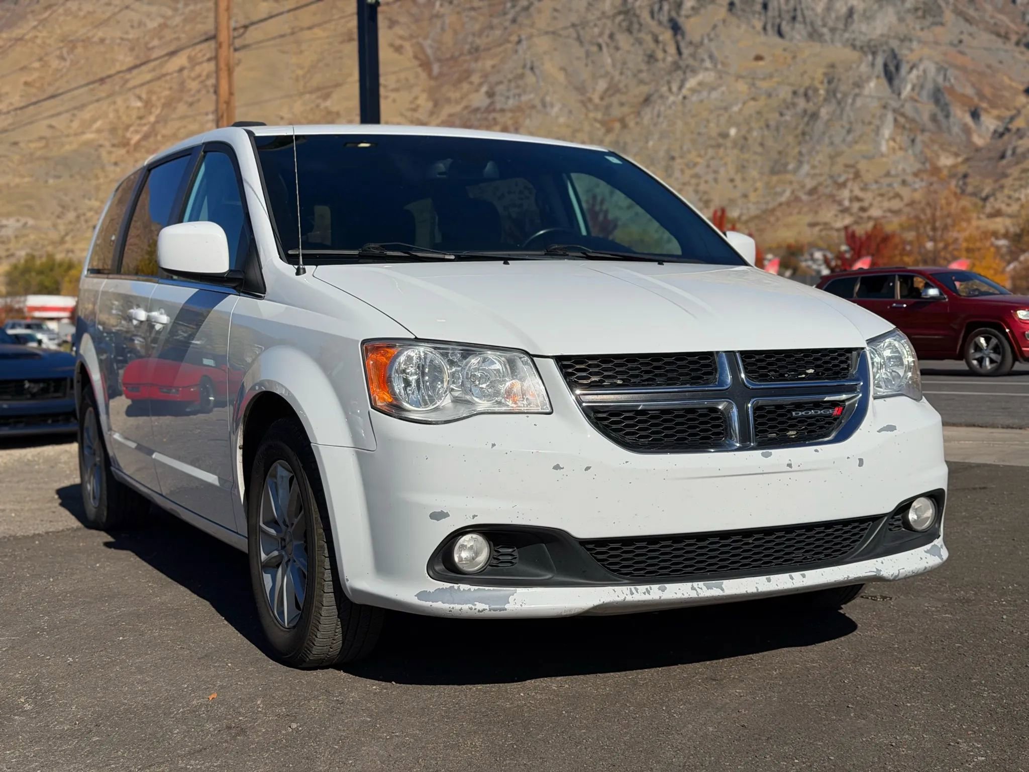 Used 2020 Dodge Grand Caravan SXT image 1