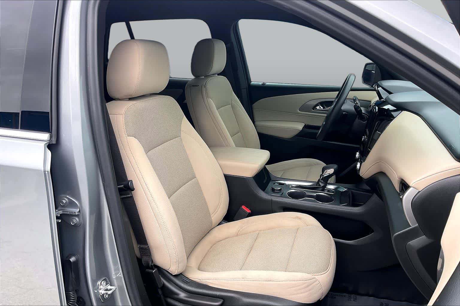 Used 2023 Chevrolet Traverse LS FWD image 8
