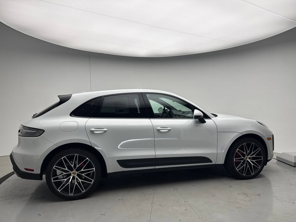 Certified 2022 Porsche Macan S AWD/4WD image 7