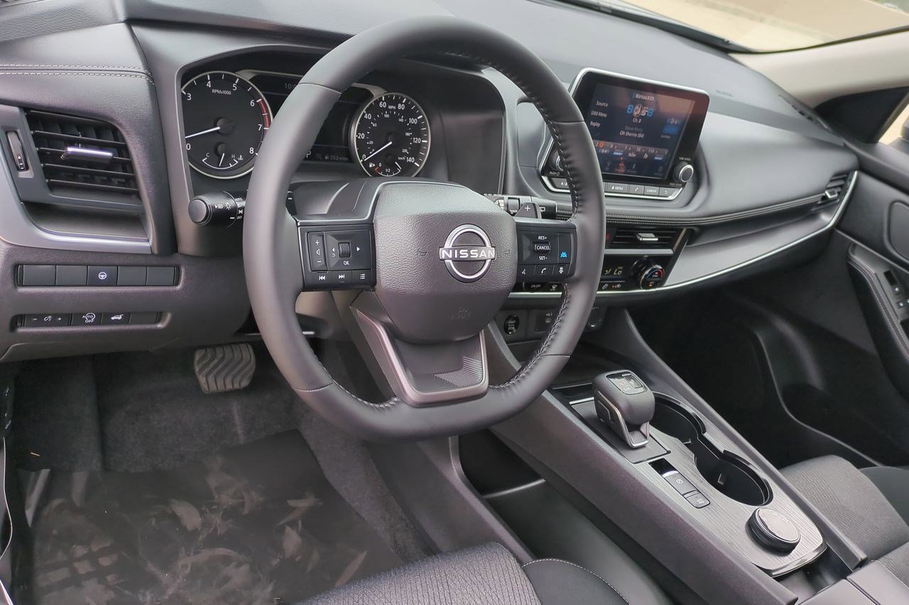 Certified 2025 Nissan Rogue SV image 10