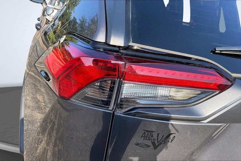 Used 2020 Toyota RAV4 XLE Premium FWD image 24