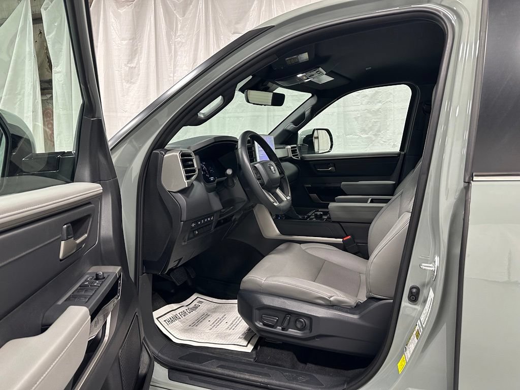 Used 2025 Toyota Tundra Limited AWD/4WD image 10