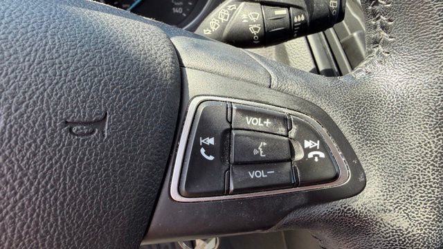 Used 2018 Ford Focus SE w/ Cold Weather Package FWD image 19