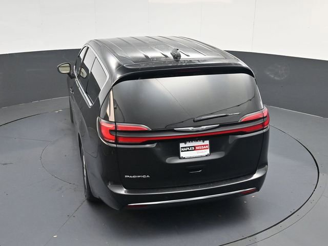 Used 2023 Chrysler Pacifica Touring-L image 42