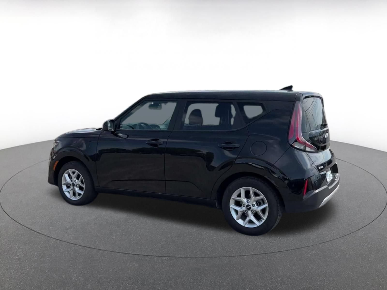 Used 2025 Kia Soul LX w/ LX Technology Package FWD image 9
