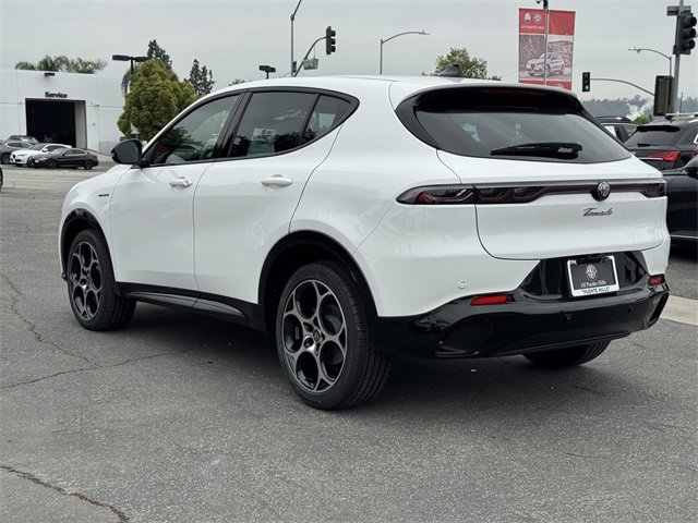 New 2025 Alfa Romeo Tonale w/ Premium Package image 4