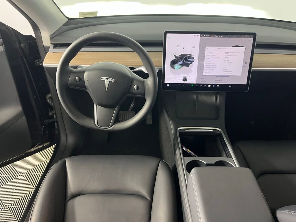 Used 2025 Tesla Model Y Long Range image 9
