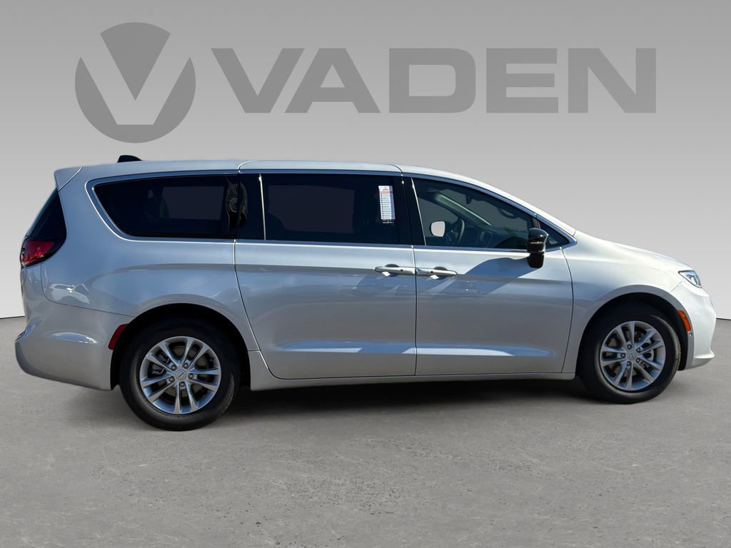 New 2026 Chrysler Pacifica Select image 7