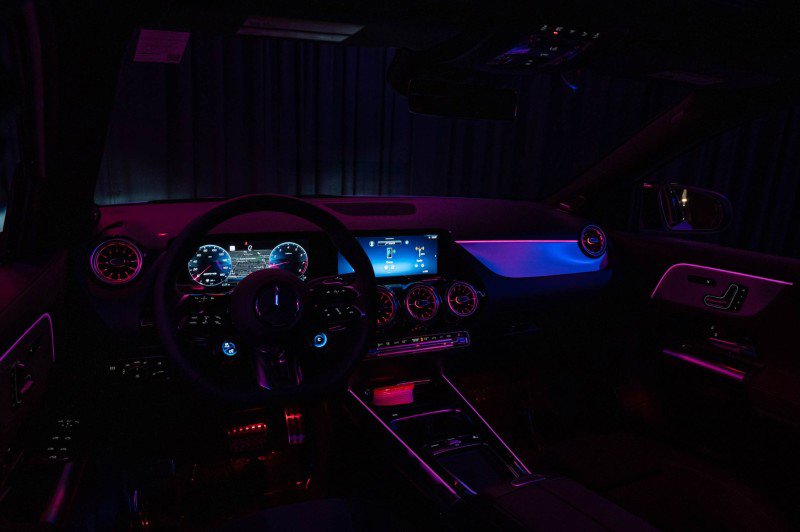 New 2025 Mercedes-Benz GLA 35 AMG 4MATIC image 15