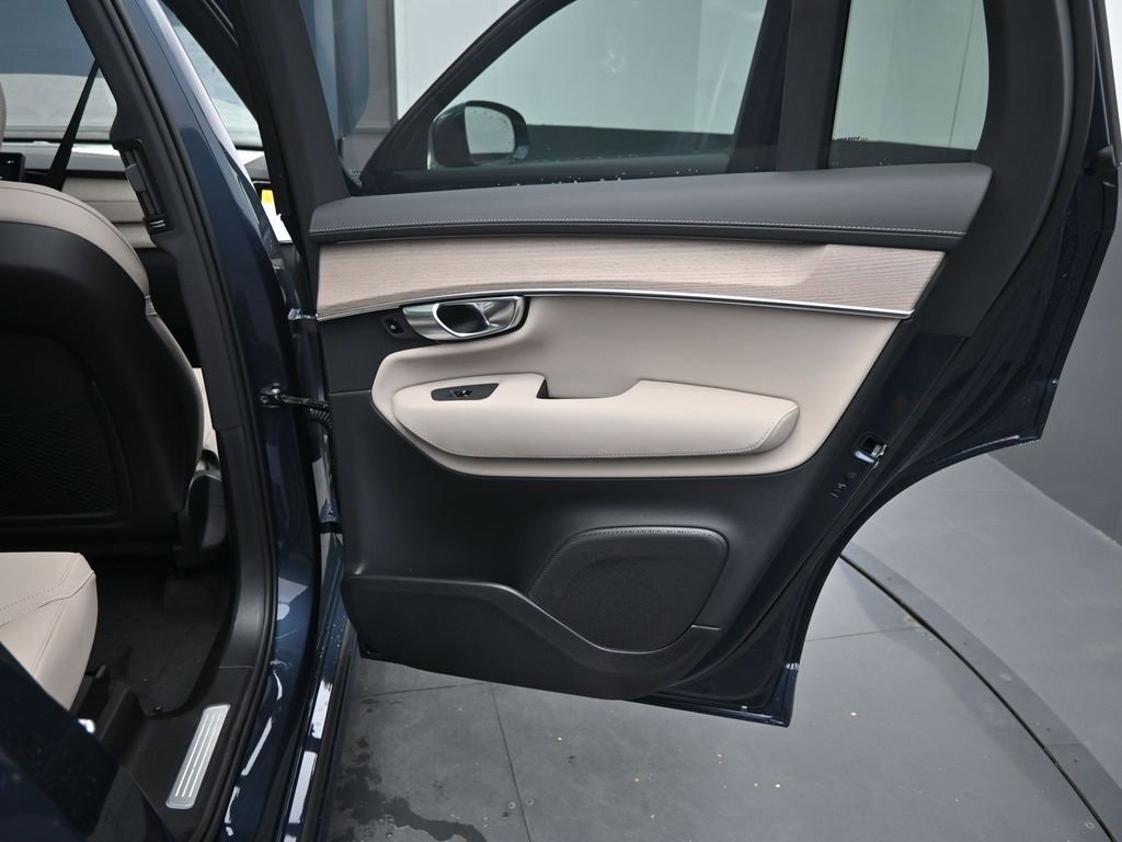 New 2026 Volvo XC90 B6 Plus w/ Protection Package Premier image 35