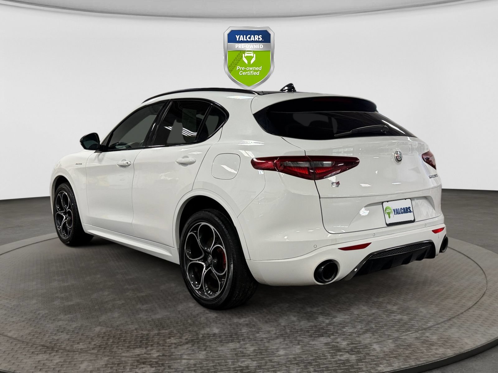 Used 2022 Alfa Romeo Stelvio Veloce AWD/4WD image 3