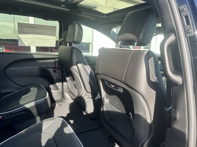 New 2026 Chrysler Pacifica Limited image 21