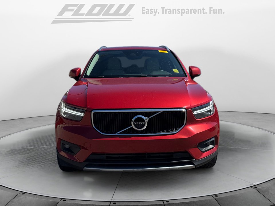 Used 2019 Volvo XC40 T4 Momentum image 2