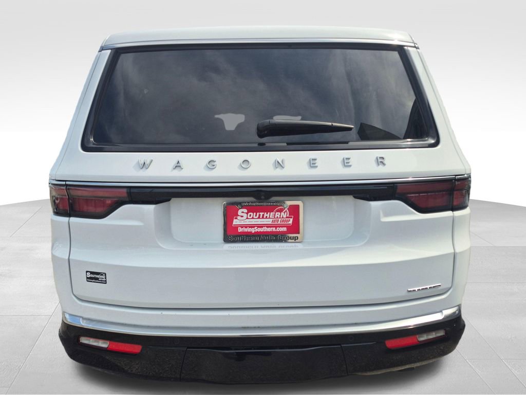 Used 2024 Jeep Wagoneer L Series II w/ Flexible Seating Group AWD/4WD image 5